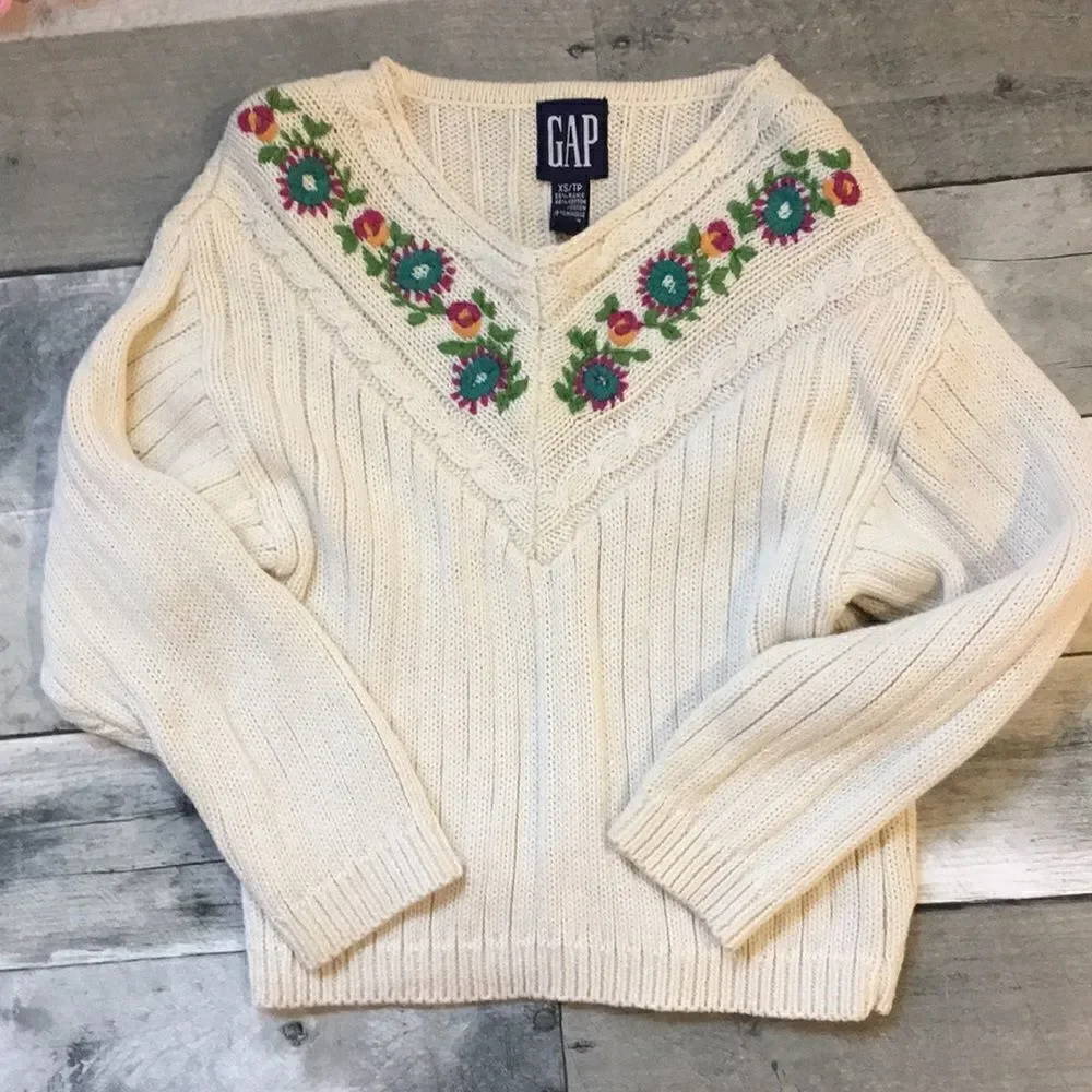 Vintage gap embroidered sweater
